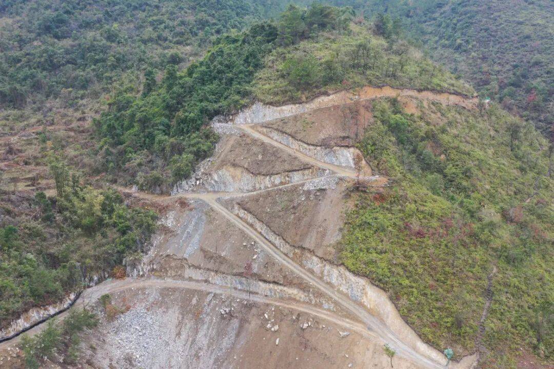 马山县东部四乡镇集中连片供水工程（二期）项目总进度过半里当瑶